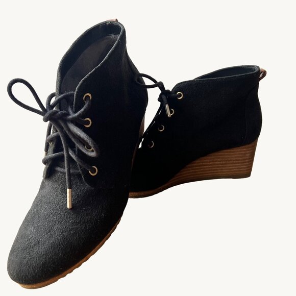 Dr. Scholl's Size 8 Black Dakota Faux Suede Lace Up Wedge Heel Ankle Booties - Picture 2 of 16